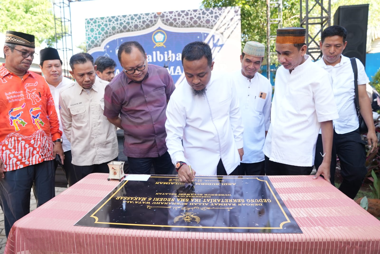 Gubernur Andi Sudirman Bersilaturrahmi dan Meresmikan Sekretariat IKA SMAN 6 Makassar